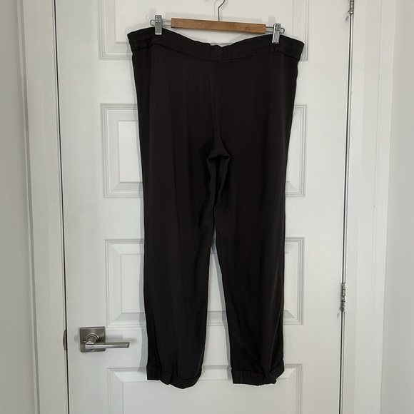 TALULA - ARITZIA jogger pants Los Feliz rayon dark grey pockets size medium - Picture 7 of 9